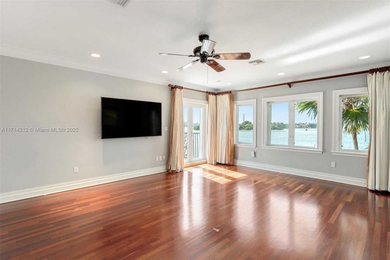 11 E Rivo Alto Dr, Miami Beach, FL 33139 Photo