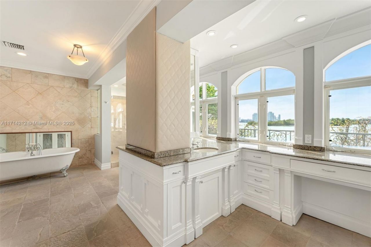 11 E Rivo Alto Dr, Miami Beach, FL 33139 Photo