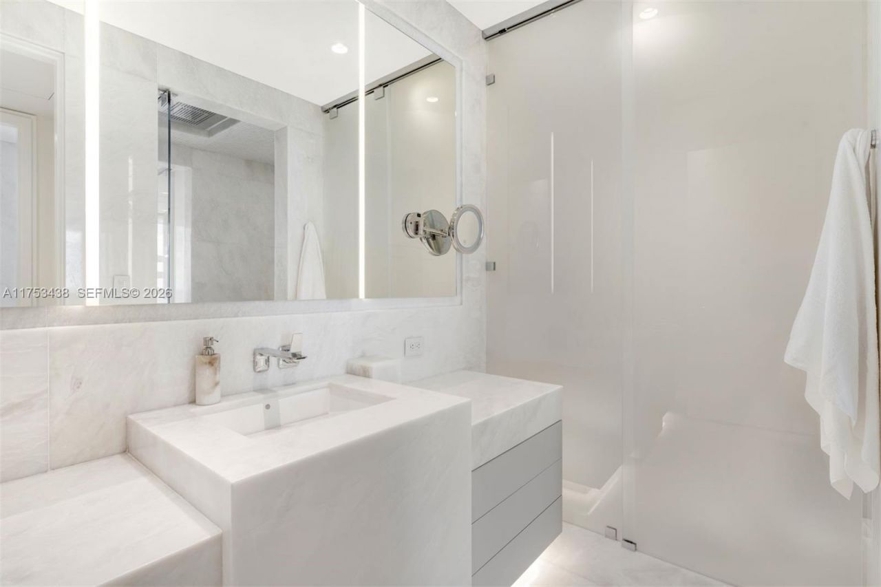 17975 Collins Ave, Unit N2401, Sunny Isles Beach, FL 33160 Photo