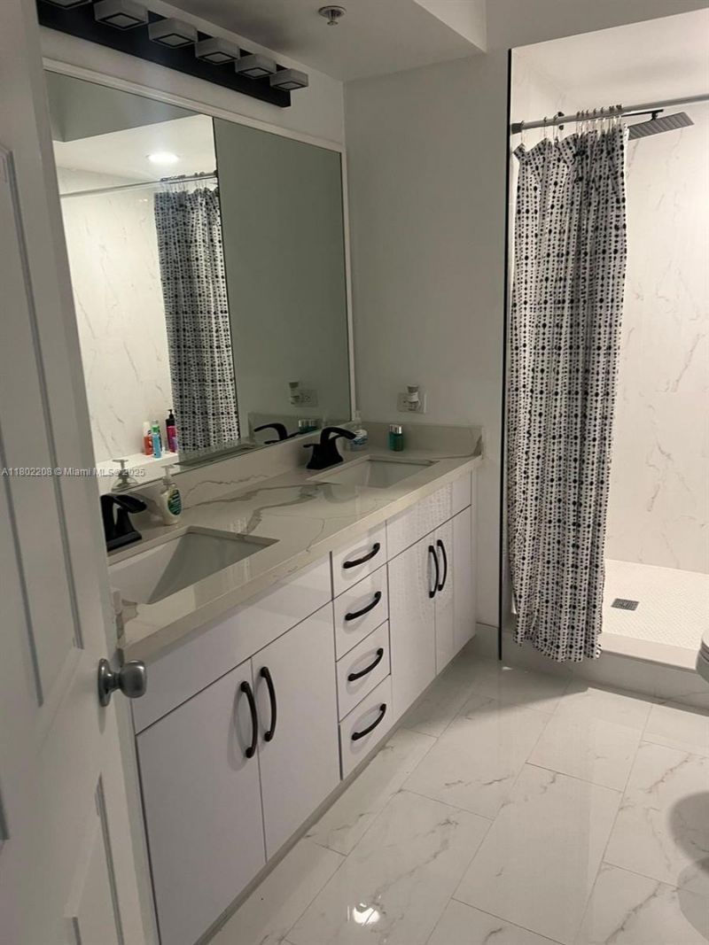17150 N Bay Rd, Unit 2218, Sunny Isles Beach, FL 33160 Photo