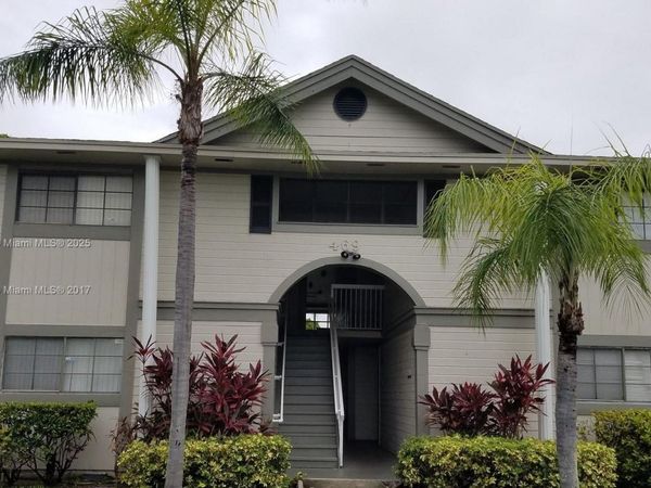 469 NE 207th Ln, Unit 207, Miami, FL 33179