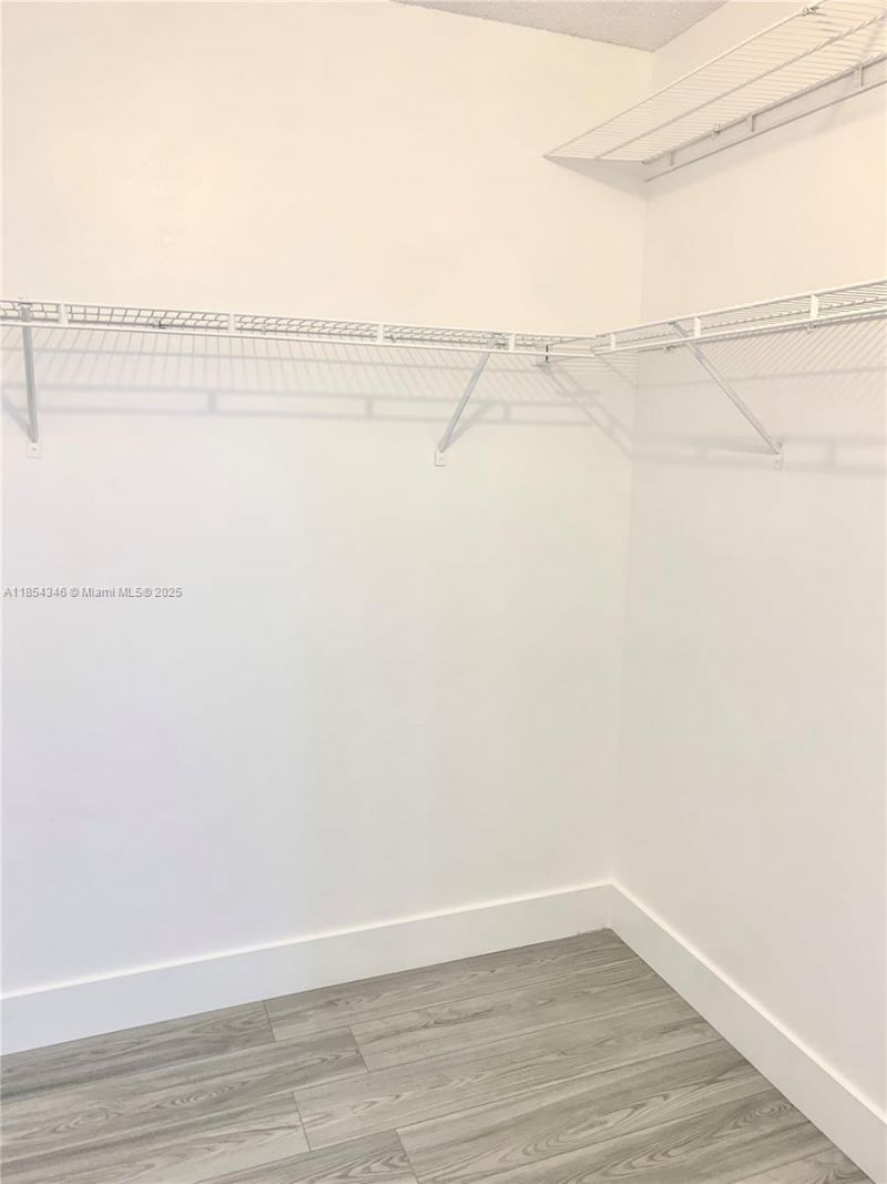 469 NE 207th Ln, Unit 207, Miami, FL 33179 Photo