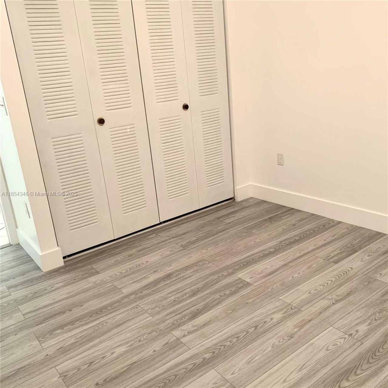 469 NE 207th Ln, Unit 207, Miami, FL 33179 Photo