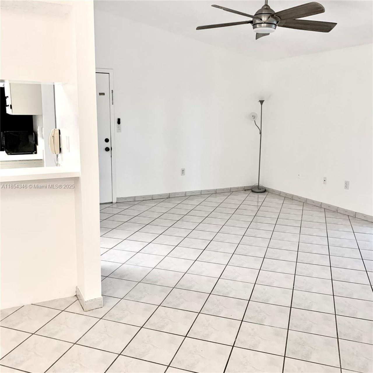 469 NE 207th Ln, Unit 207, Miami, FL 33179 Photo