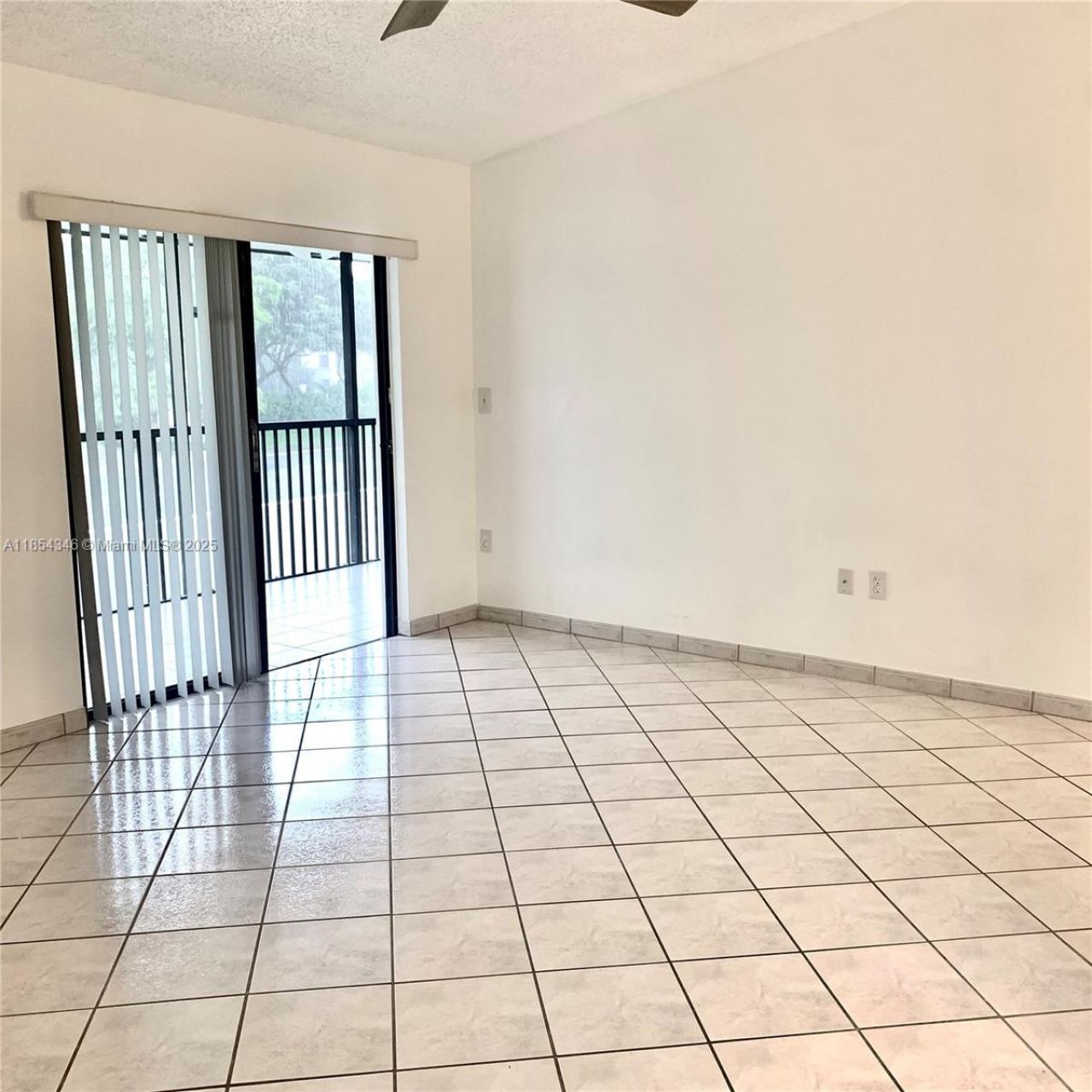 469 NE 207th Ln, Unit 207, Miami, FL 33179 Photo