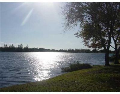 469 NE 207th Ln, Unit 207, Miami, FL 33179 Photo