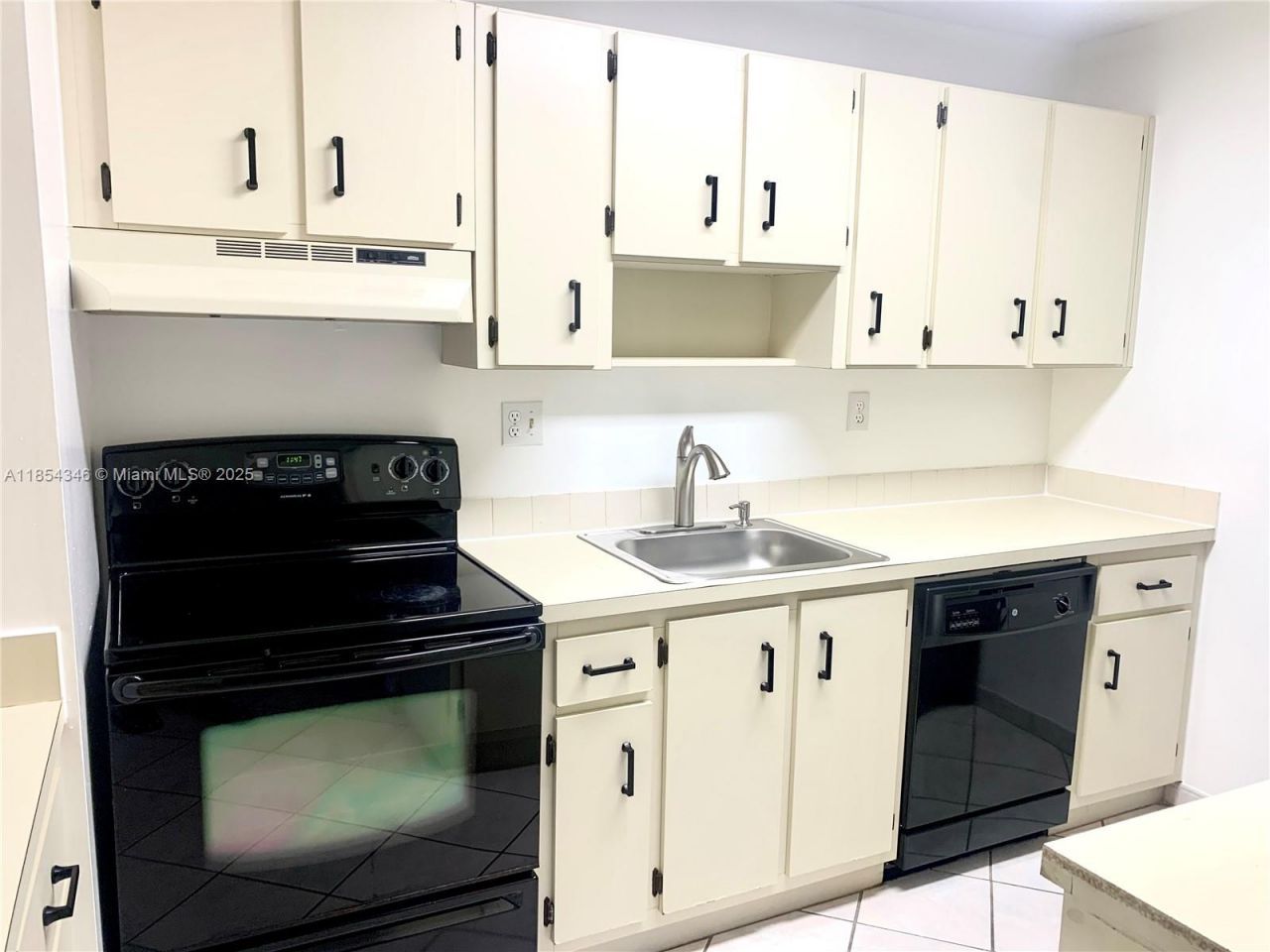 469 NE 207th Ln, Unit 207, Miami, FL 33179 Photo