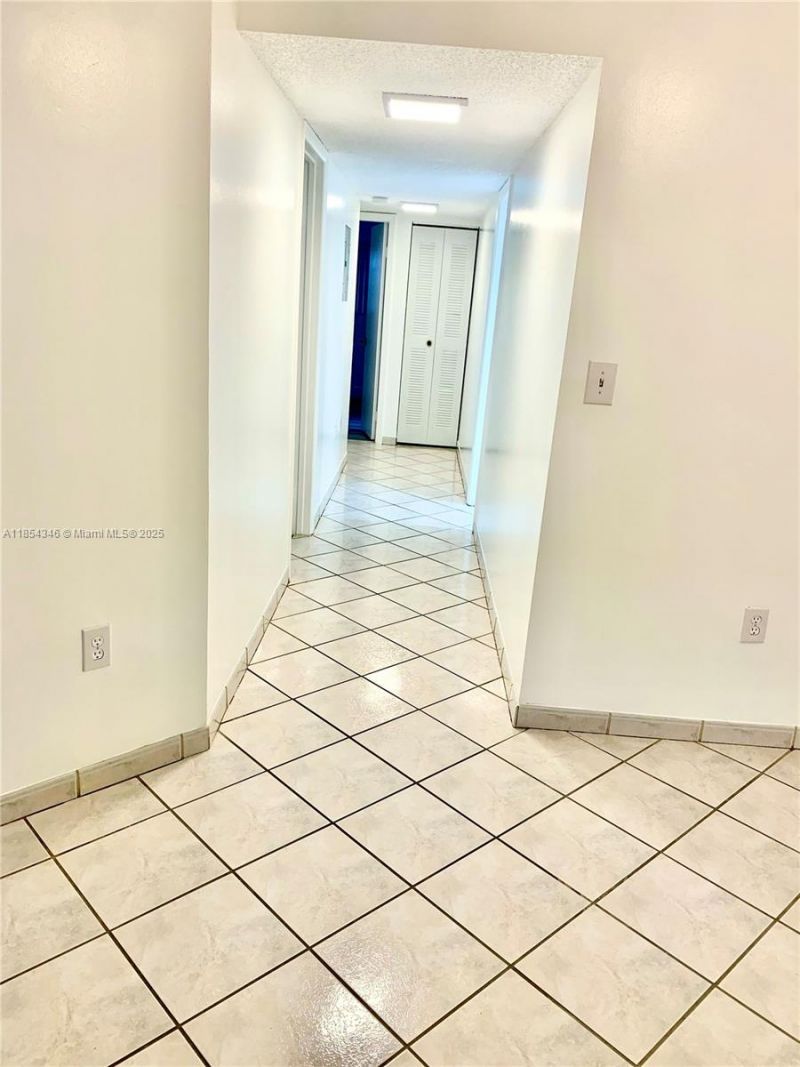 469 NE 207th Ln, Unit 207, Miami, FL 33179 Photo