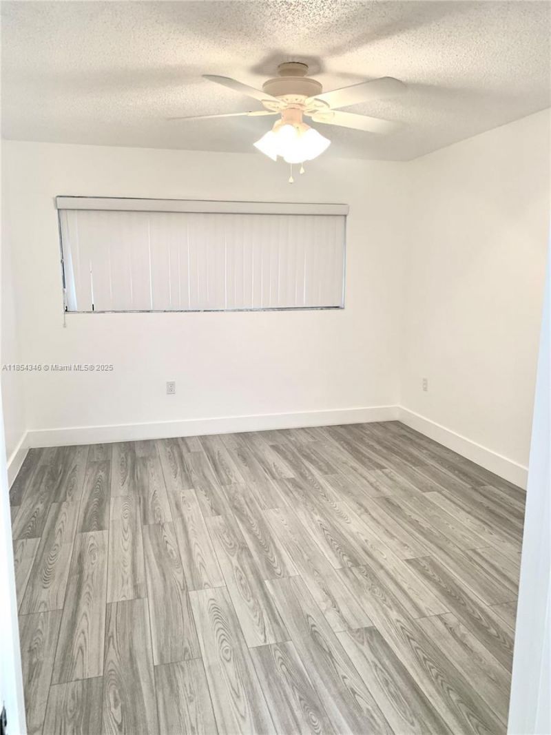 469 NE 207th Ln, Unit 207, Miami, FL 33179 Photo