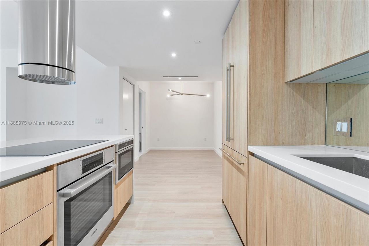 9901 W Bay Harbor Dr, Unit 402, Bay Harbor Islands, FL 33154 Photo