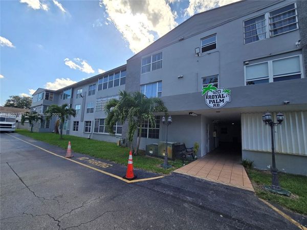 120 ROYAL PALM RD, Unit 209, Hialeah Gardens, FL 33016