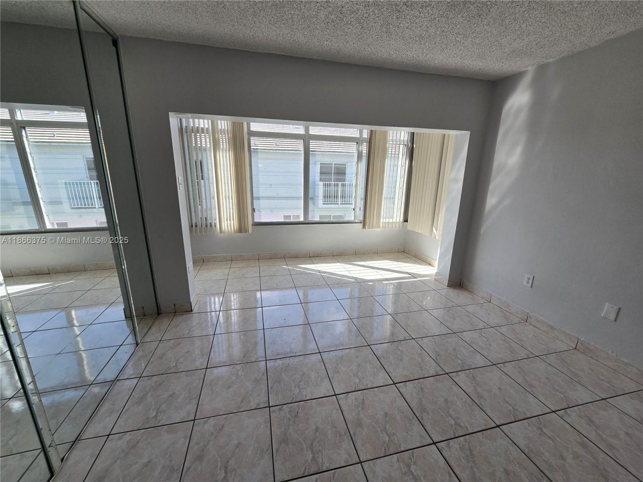 120 Royal Palm Rd, Unit 209, Hialeah Gardens, FL 33016 Photo