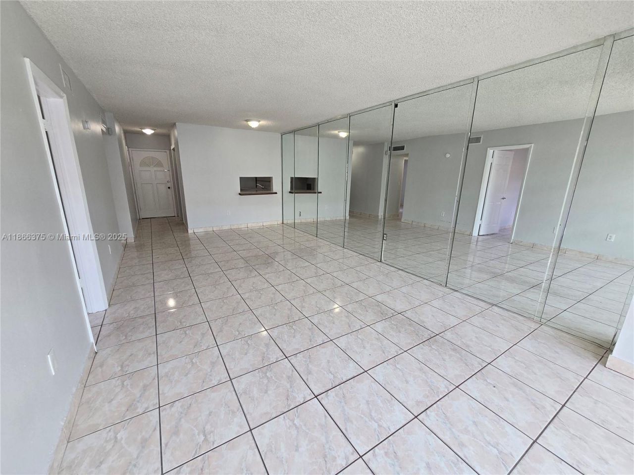 120 Royal Palm Rd, Unit 209, Hialeah Gardens, FL 33016 Photo