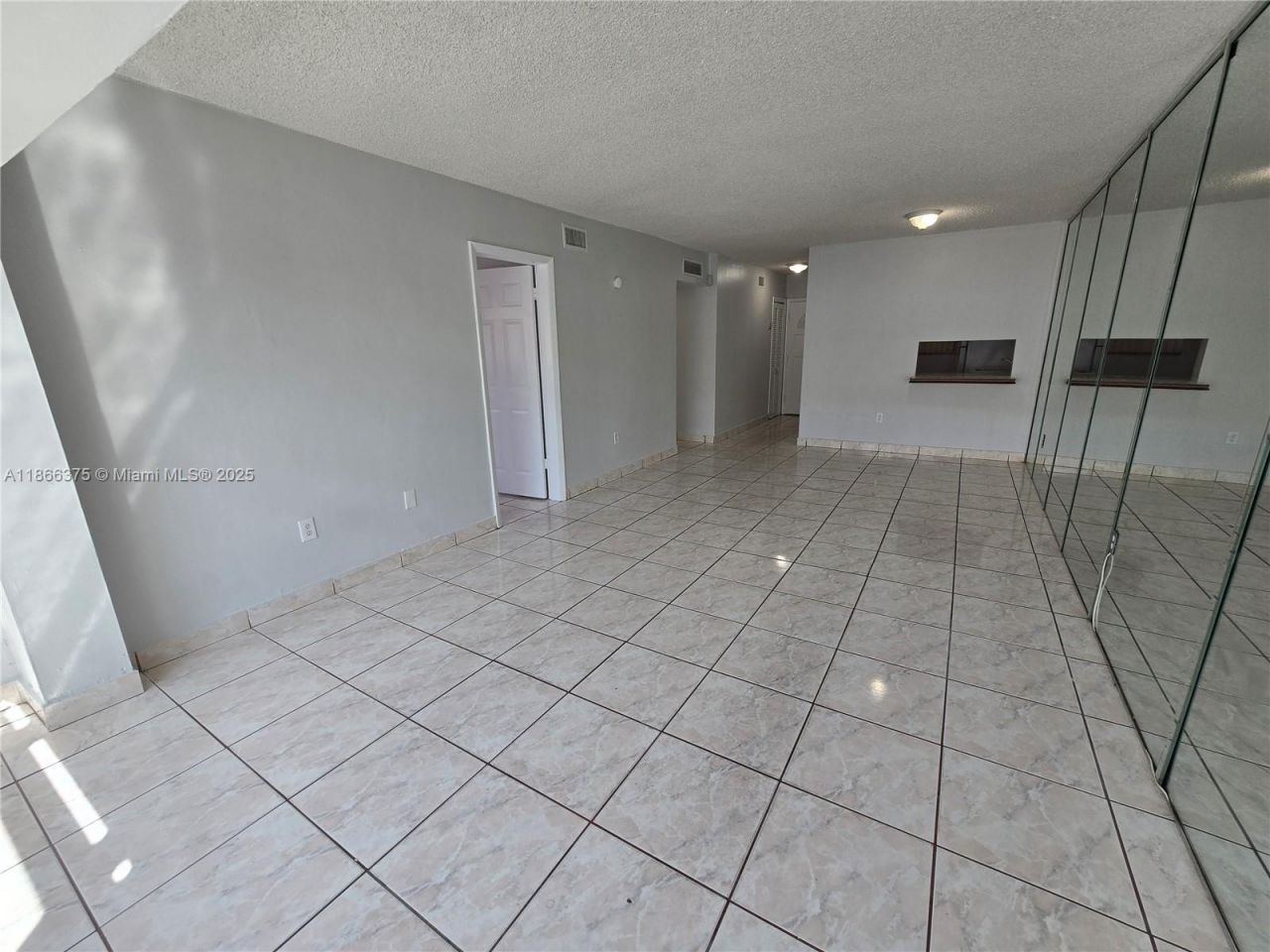 120 Royal Palm Rd, Unit 209, Hialeah Gardens, FL 33016 Photo