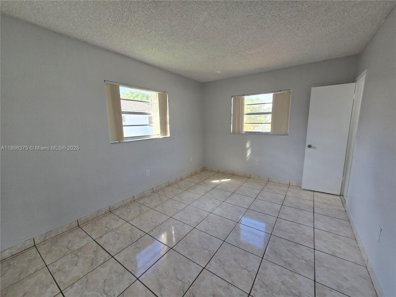 120 Royal Palm Rd, Unit 209, Hialeah Gardens, FL 33016 Photo