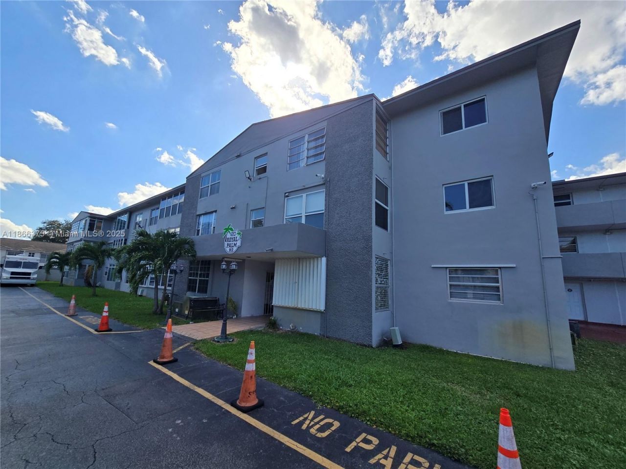 120 Royal Palm Rd, Unit 209, Hialeah Gardens, FL 33016 Photo