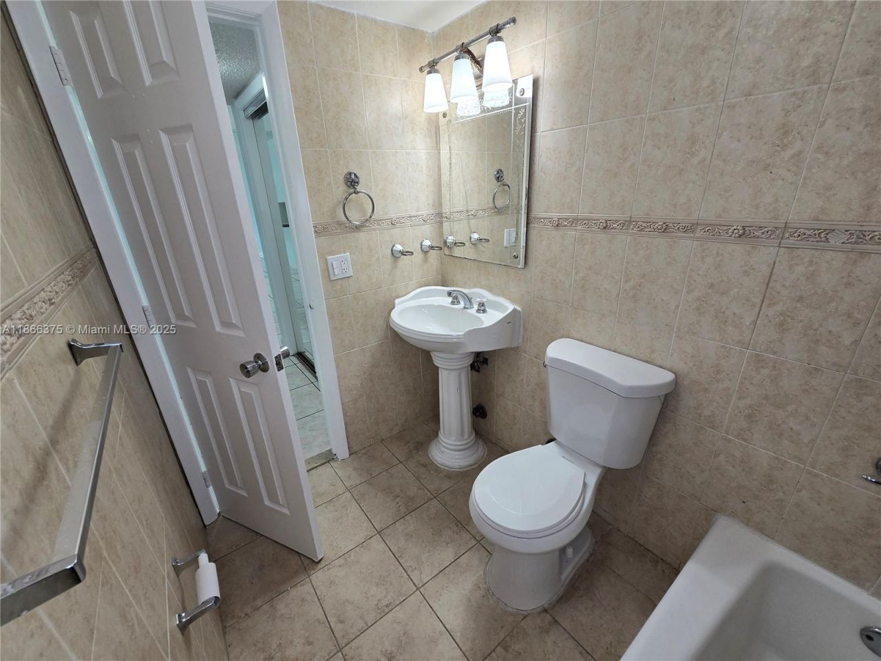 120 Royal Palm Rd, Unit 209, Hialeah Gardens, FL 33016 Photo