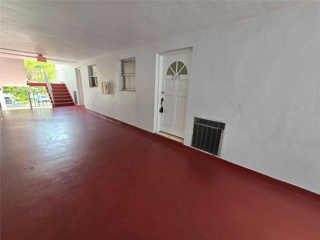 120 Royal Palm Rd, Unit 209, Hialeah Gardens, FL 33016 Photo