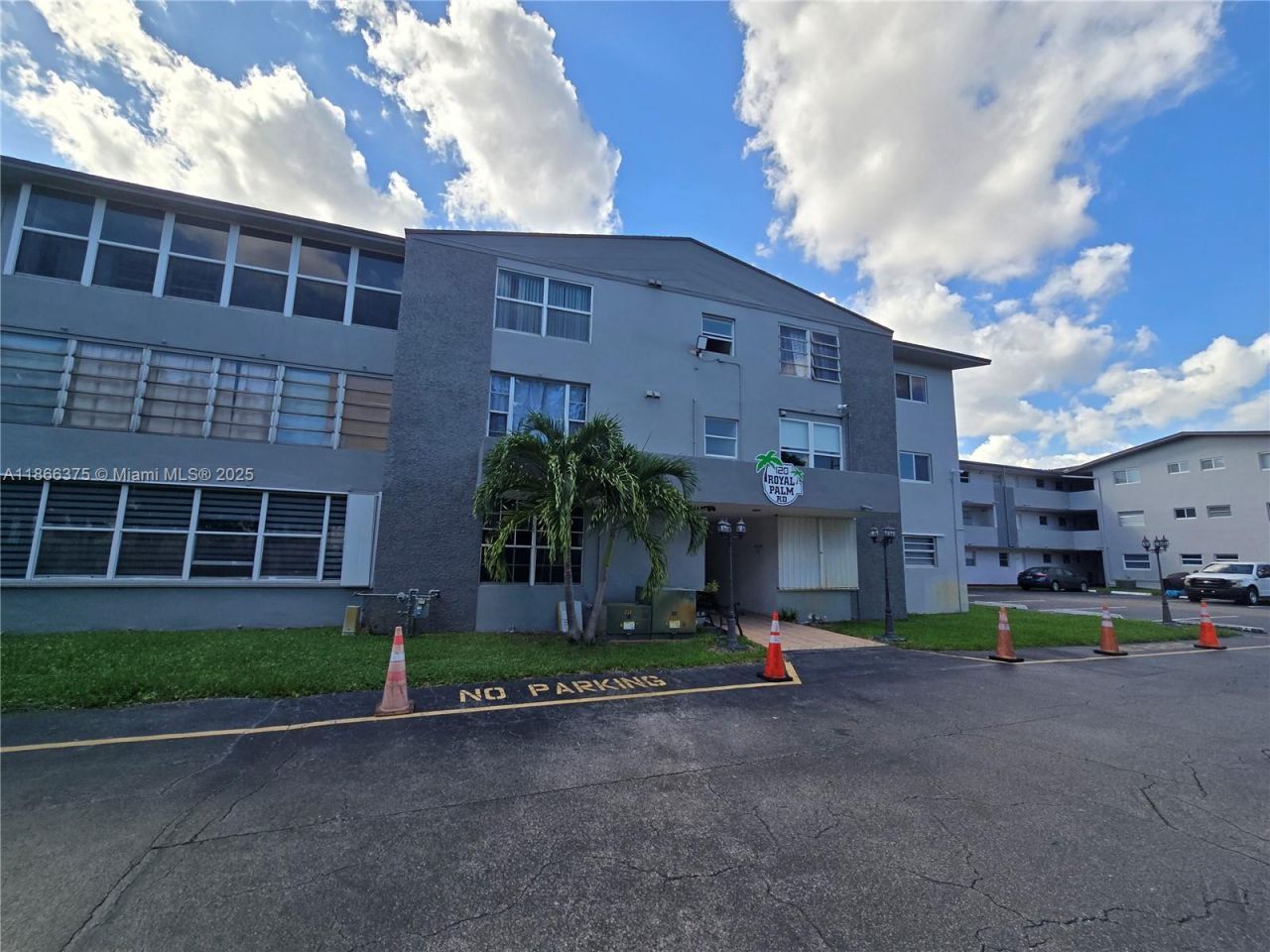 120 Royal Palm Rd, Unit 209, Hialeah Gardens, FL 33016 Photo