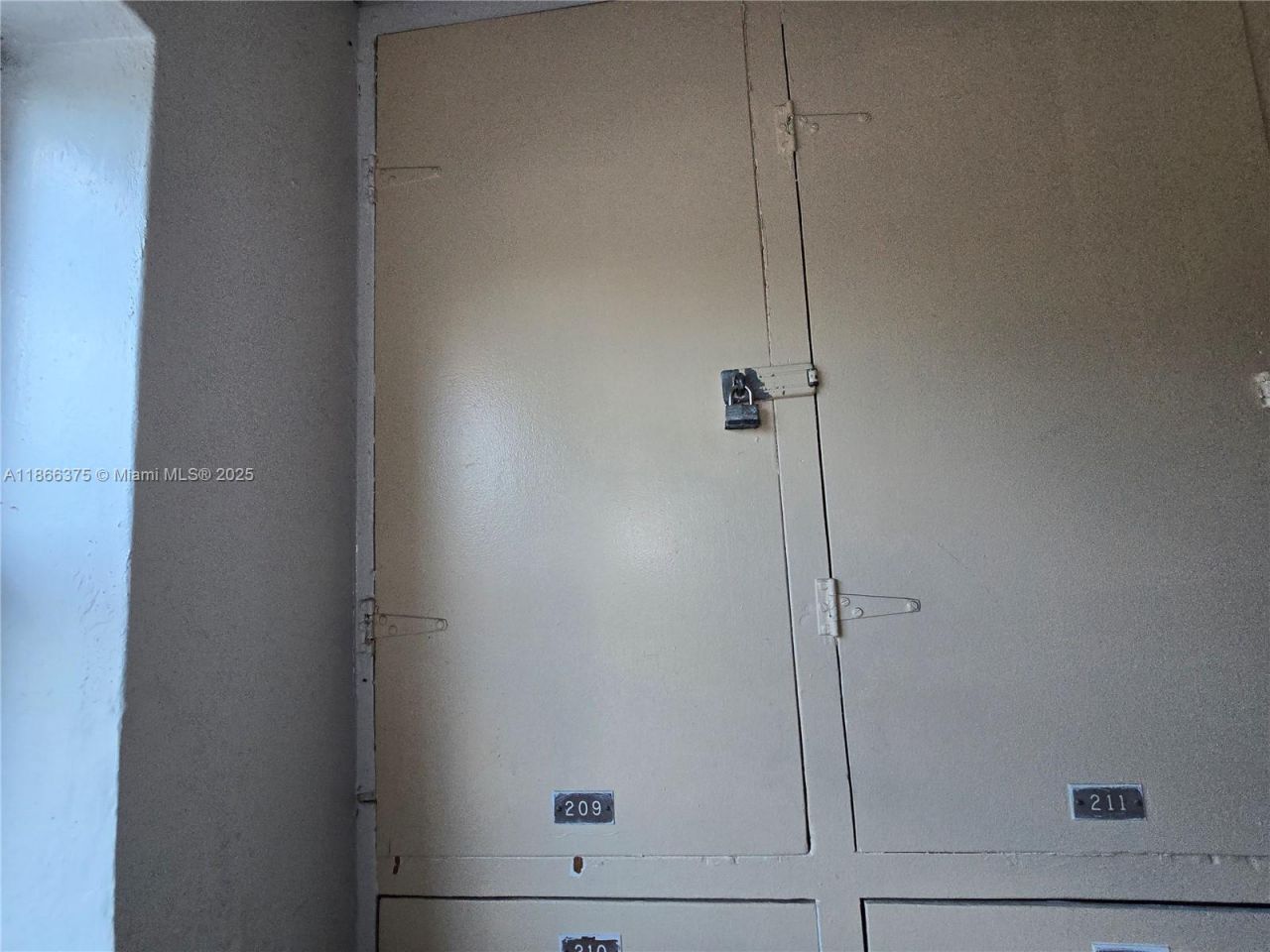 120 Royal Palm Rd, Unit 209, Hialeah Gardens, FL 33016 Photo