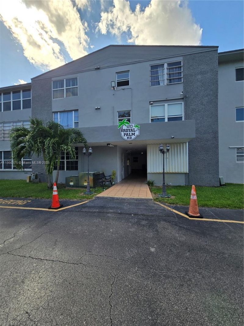 120 Royal Palm Rd, Unit 209, Hialeah Gardens, FL 33016 Photo