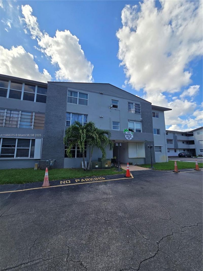 120 Royal Palm Rd, Unit 209, Hialeah Gardens, FL 33016 Photo