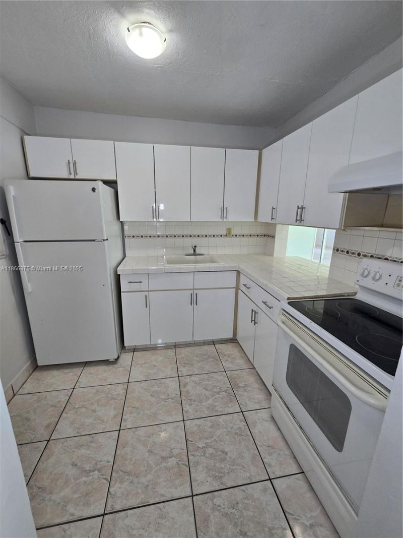 120 Royal Palm Rd, Unit 209, Hialeah Gardens, FL 33016 Photo