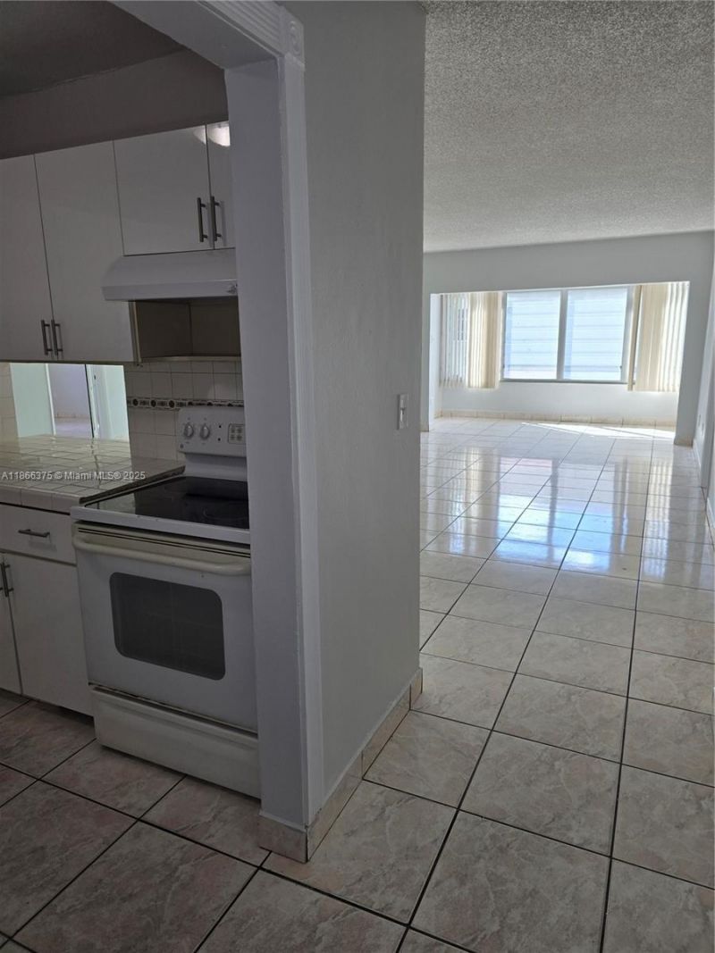 120 Royal Palm Rd, Unit 209, Hialeah Gardens, FL 33016 Photo