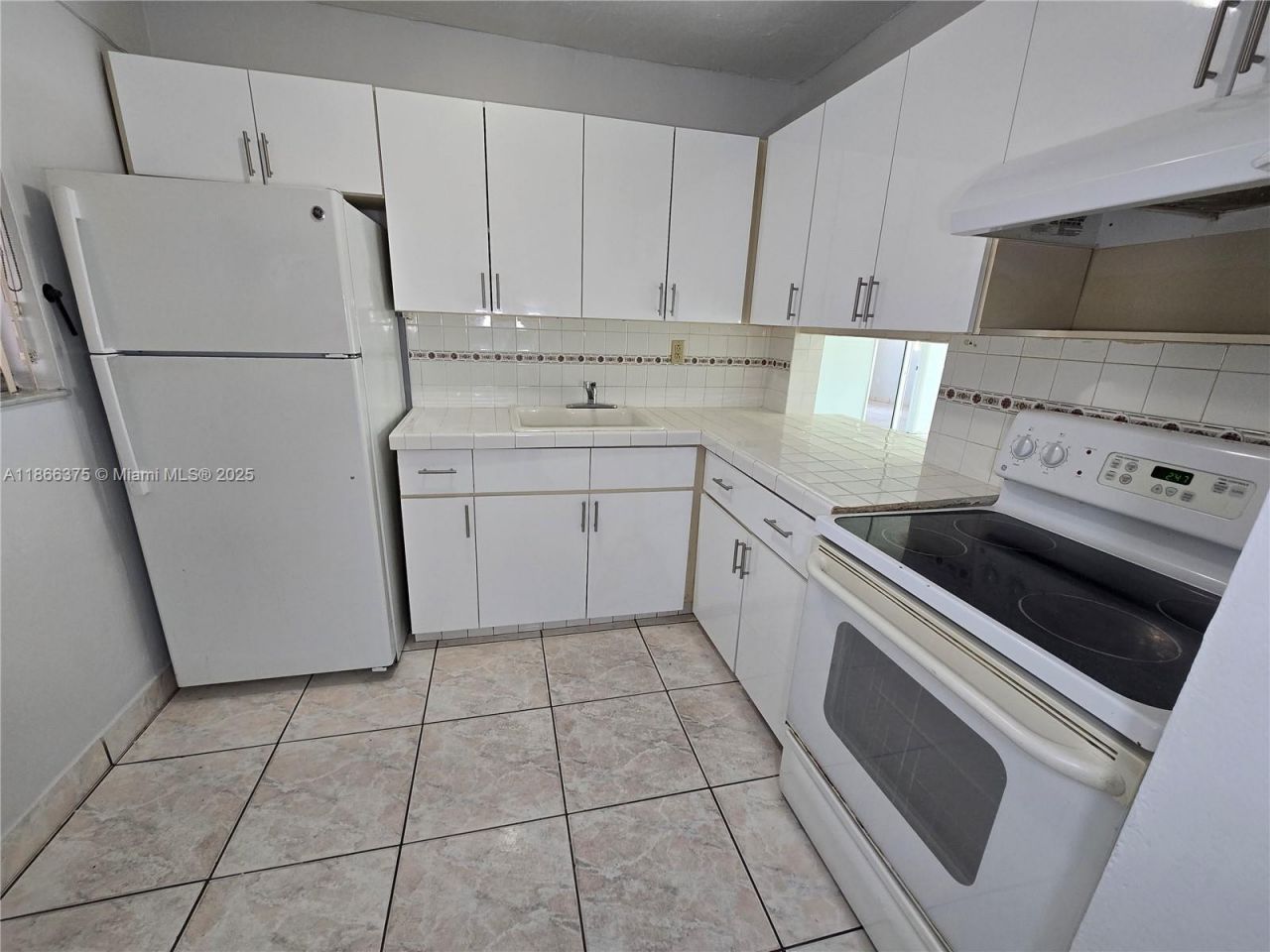 120 Royal Palm Rd, Unit 209, Hialeah Gardens, FL 33016 Photo