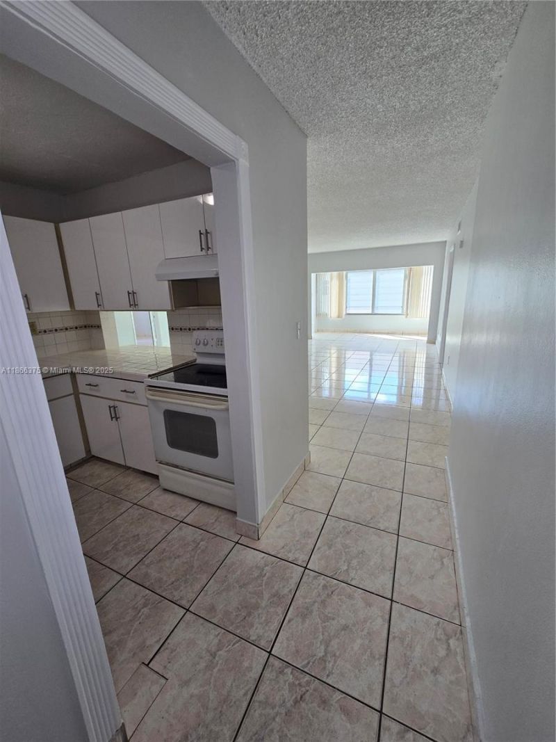 120 Royal Palm Rd, Unit 209, Hialeah Gardens, FL 33016 Photo