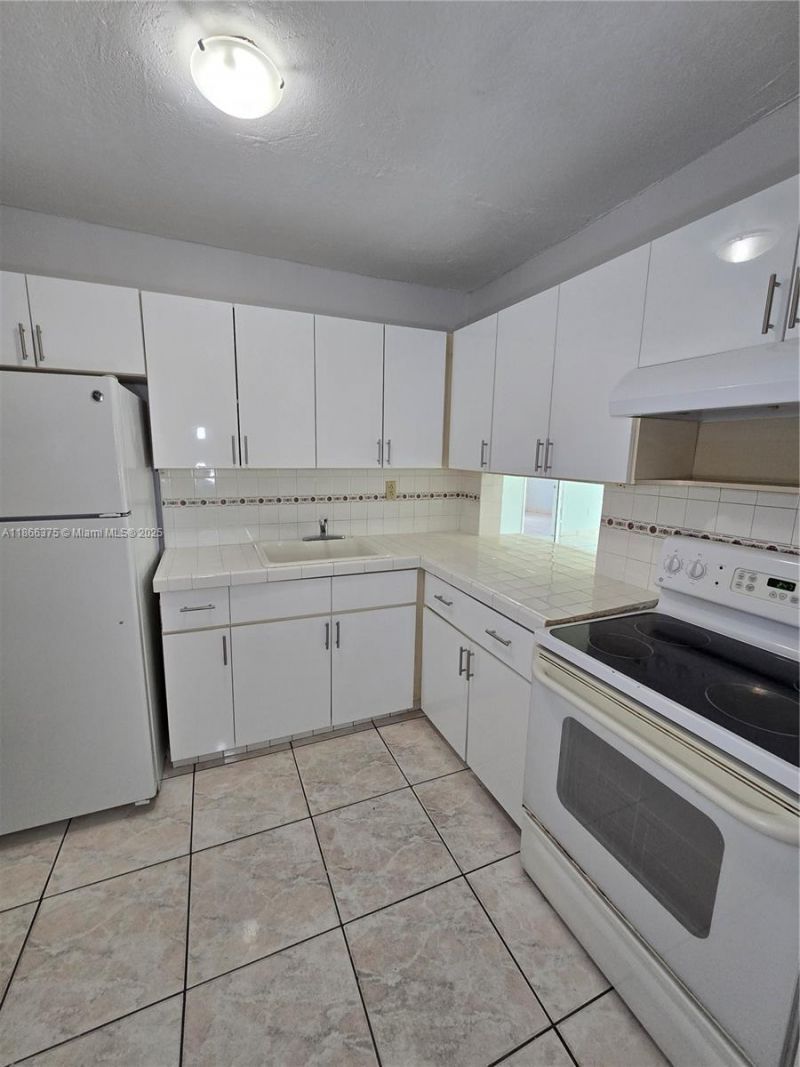 120 Royal Palm Rd, Unit 209, Hialeah Gardens, FL 33016 Photo