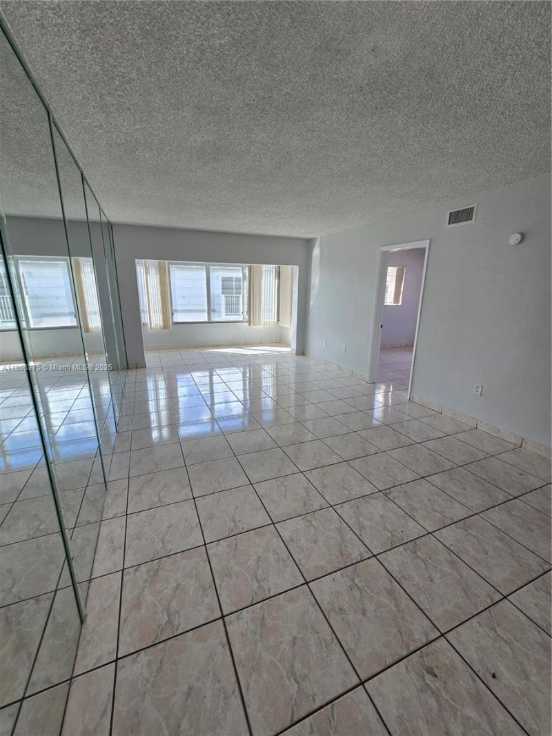 120 Royal Palm Rd, Unit 209, Hialeah Gardens, FL 33016 Photo