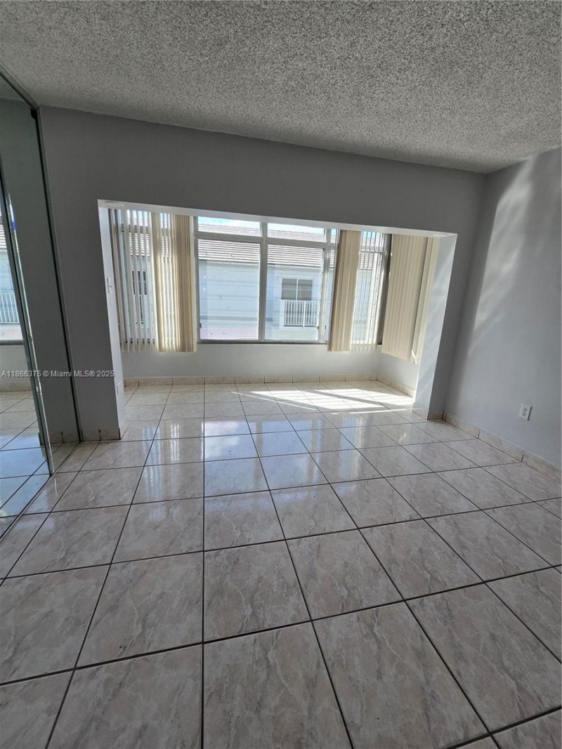 120 Royal Palm Rd, Unit 209, Hialeah Gardens, FL 33016 Photo