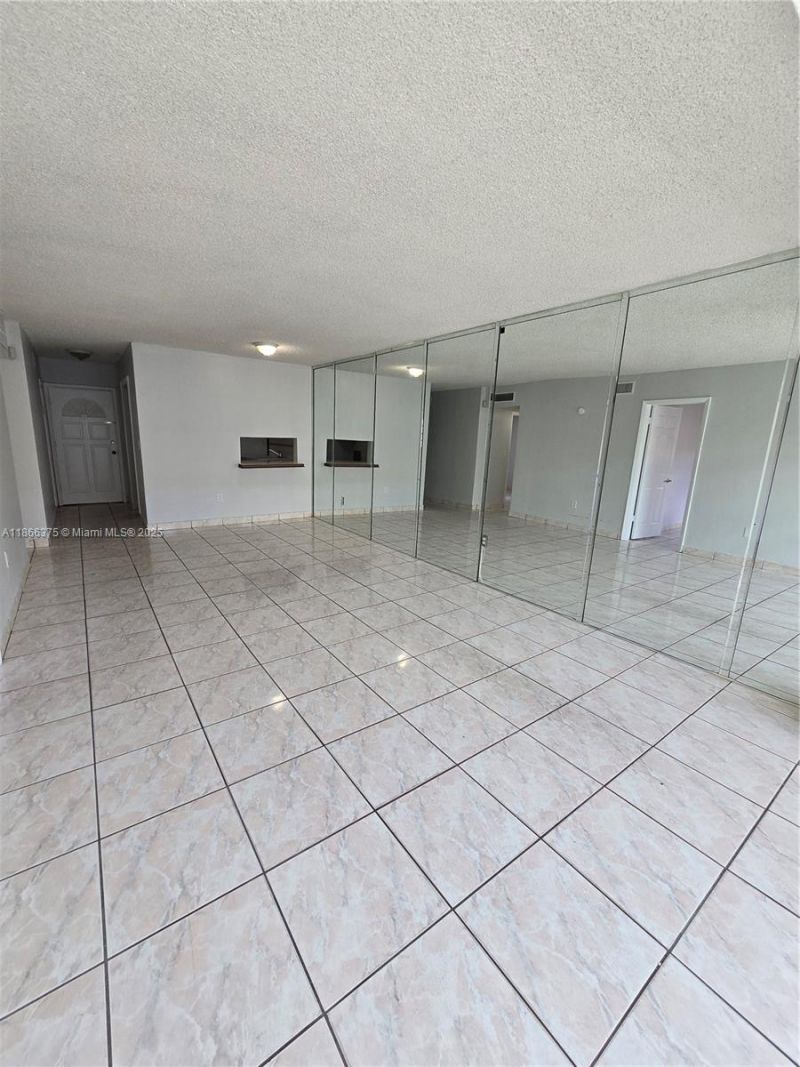 120 Royal Palm Rd, Unit 209, Hialeah Gardens, FL 33016 Photo