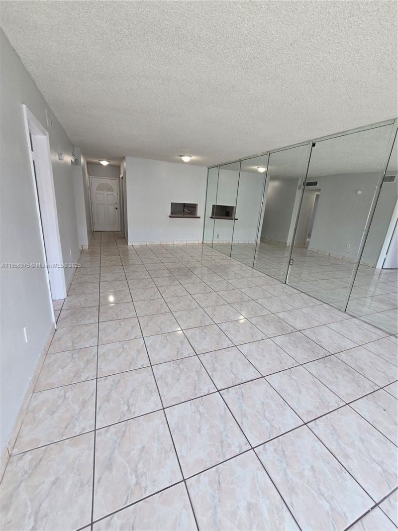 120 Royal Palm Rd, Unit 209, Hialeah Gardens, FL 33016 Photo