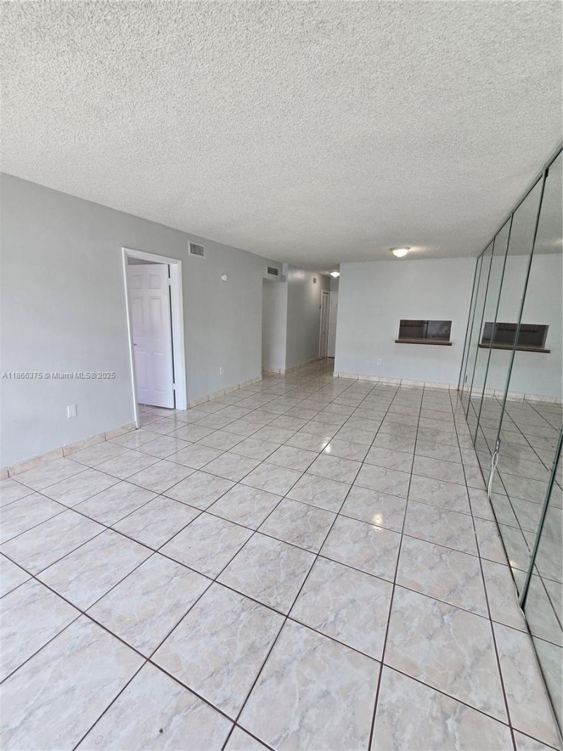 120 Royal Palm Rd, Unit 209, Hialeah Gardens, FL 33016 Photo