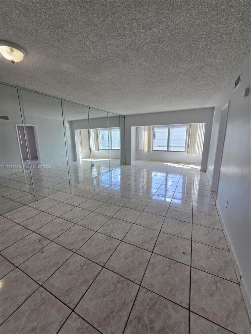 120 Royal Palm Rd, Unit 209, Hialeah Gardens, FL 33016 Photo
