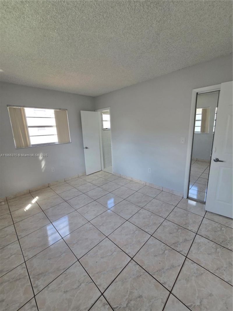 120 Royal Palm Rd, Unit 209, Hialeah Gardens, FL 33016 Photo