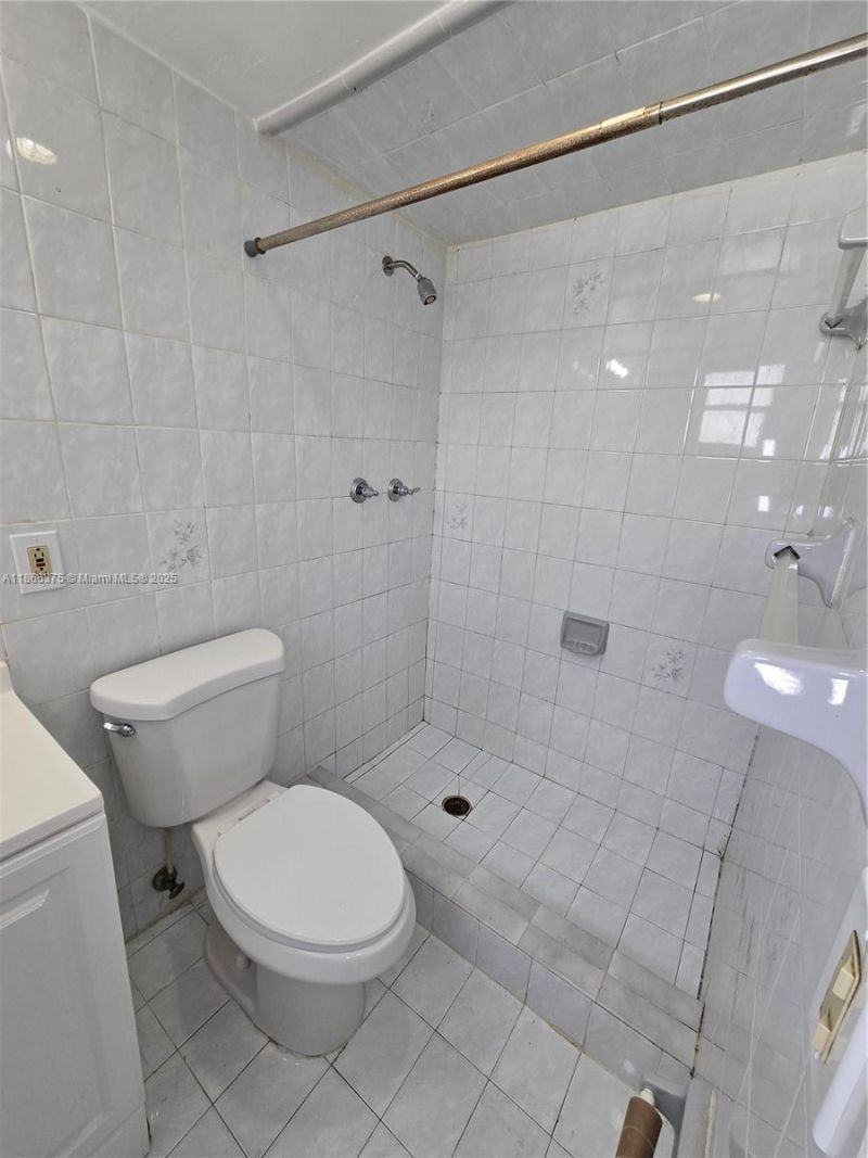 120 Royal Palm Rd, Unit 209, Hialeah Gardens, FL 33016 Photo