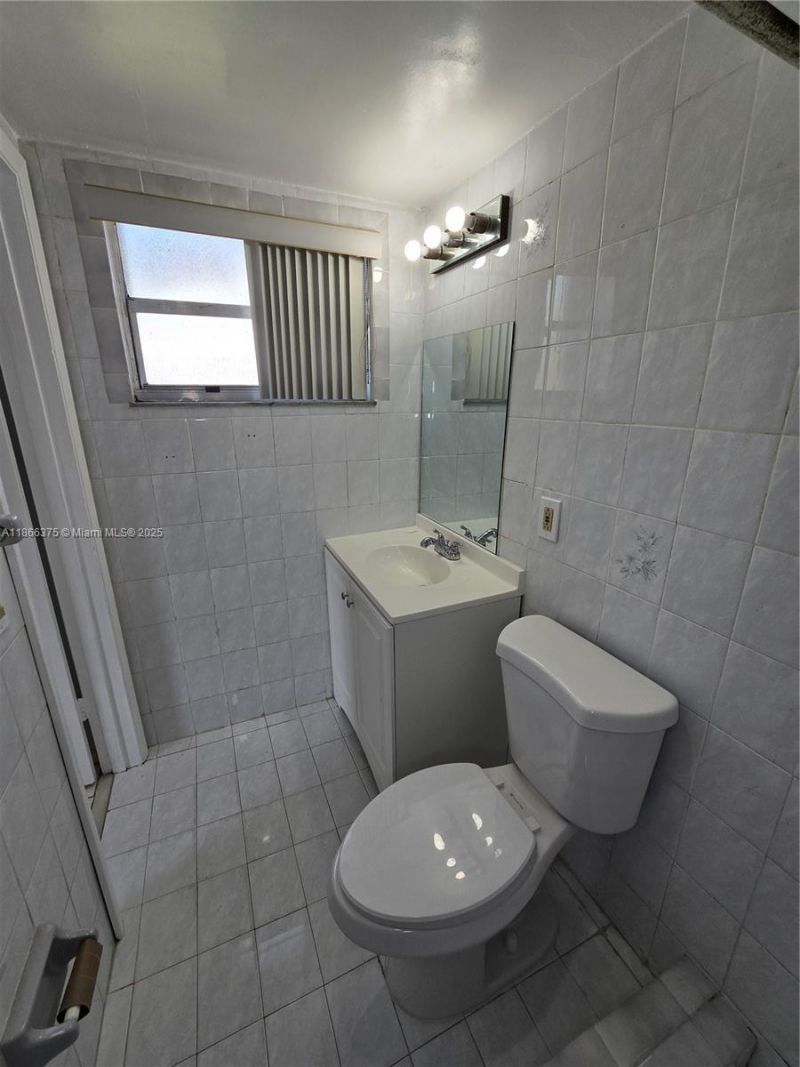 120 Royal Palm Rd, Unit 209, Hialeah Gardens, FL 33016 Photo