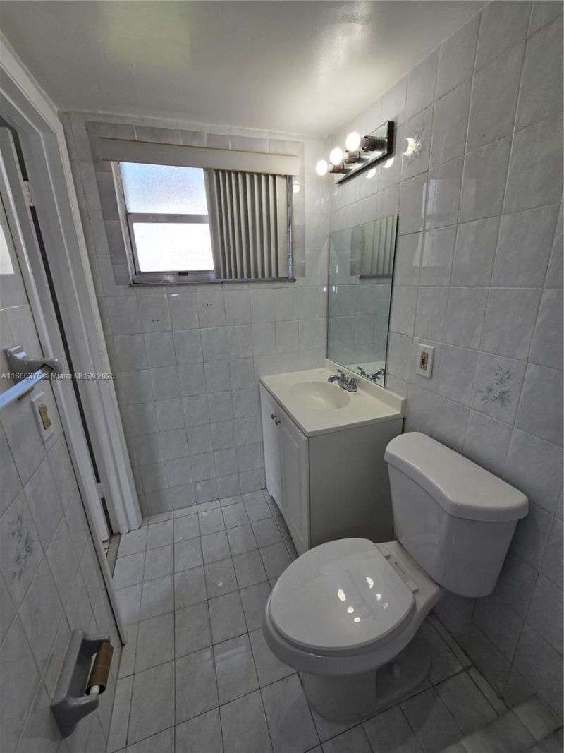 120 Royal Palm Rd, Unit 209, Hialeah Gardens, FL 33016 Photo