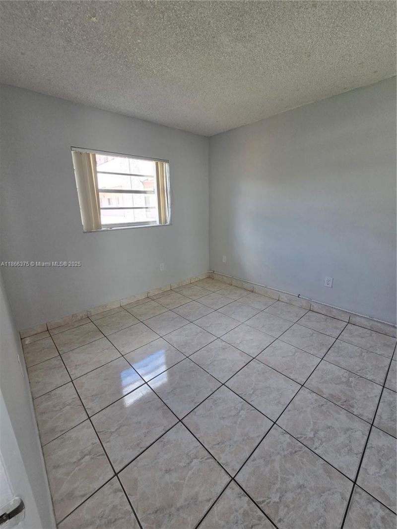 120 Royal Palm Rd, Unit 209, Hialeah Gardens, FL 33016 Photo