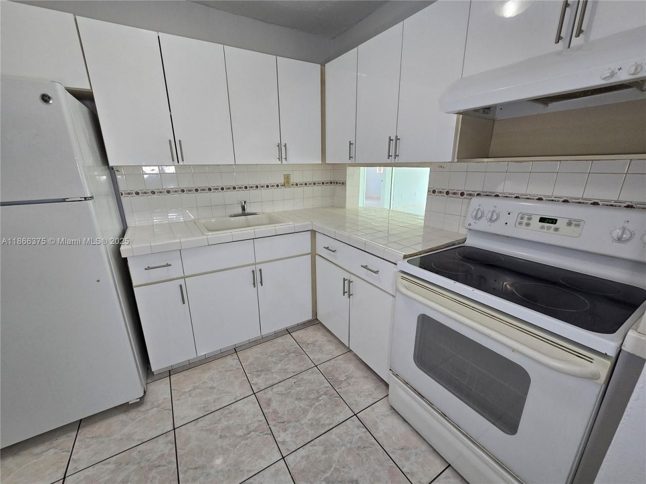 120 Royal Palm Rd, Unit 209, Hialeah Gardens, FL 33016 Photo