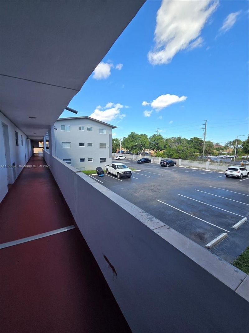 120 Royal Palm Rd, Unit 209, Hialeah Gardens, FL 33016 Photo
