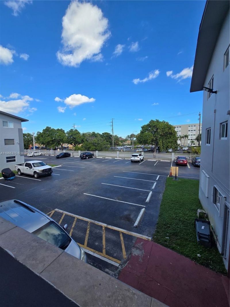 120 Royal Palm Rd, Unit 209, Hialeah Gardens, FL 33016 Photo