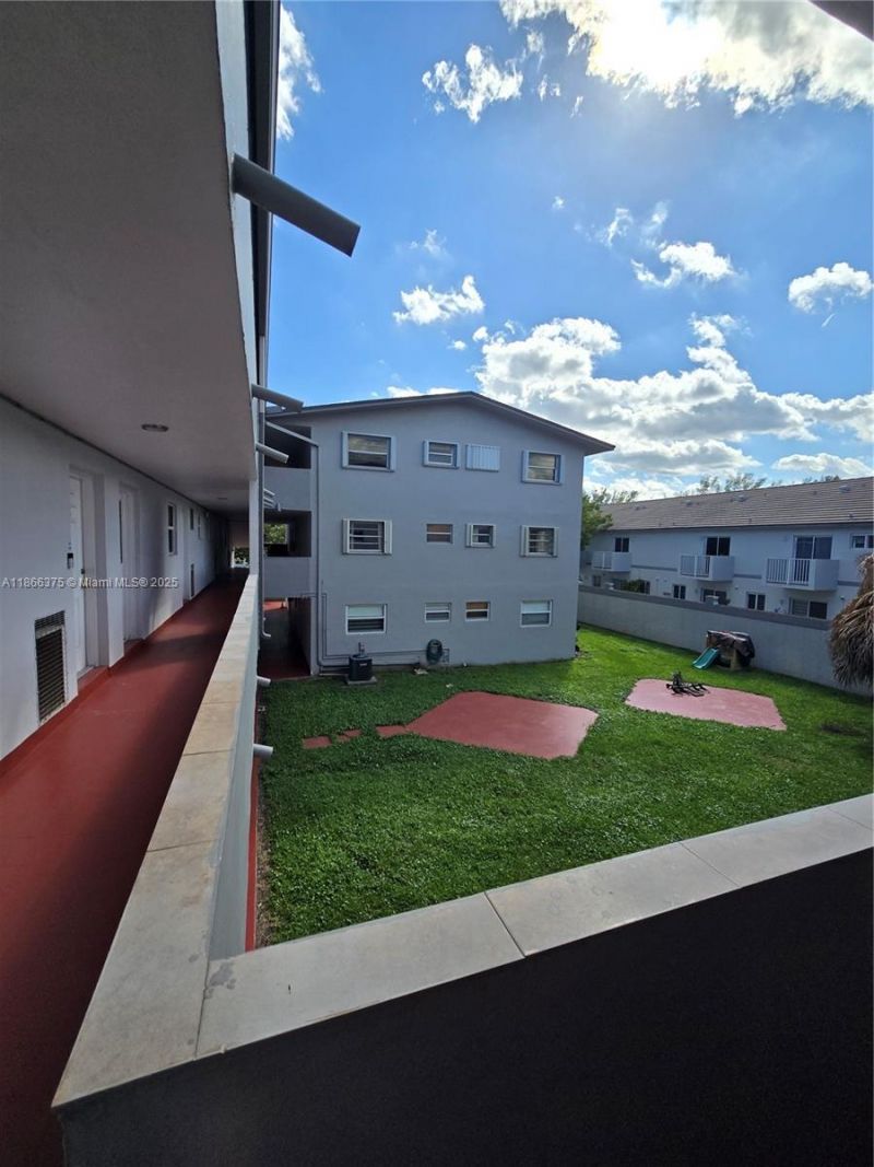 120 Royal Palm Rd, Unit 209, Hialeah Gardens, FL 33016 Photo