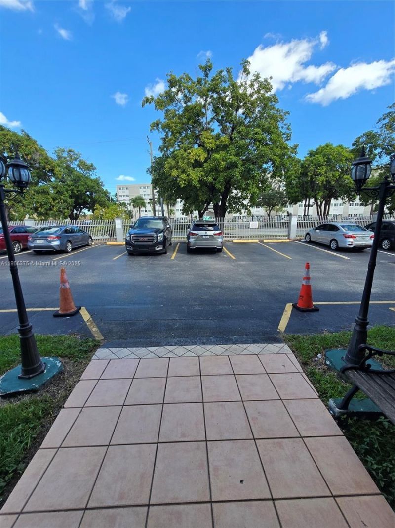 120 Royal Palm Rd, Unit 209, Hialeah Gardens, FL 33016 Photo