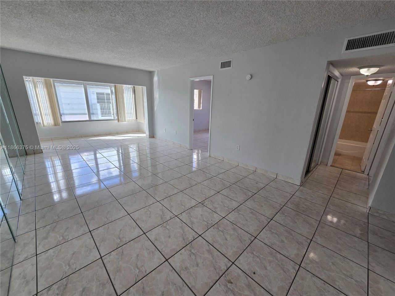 120 Royal Palm Rd, Unit 209, Hialeah Gardens, FL 33016 Photo