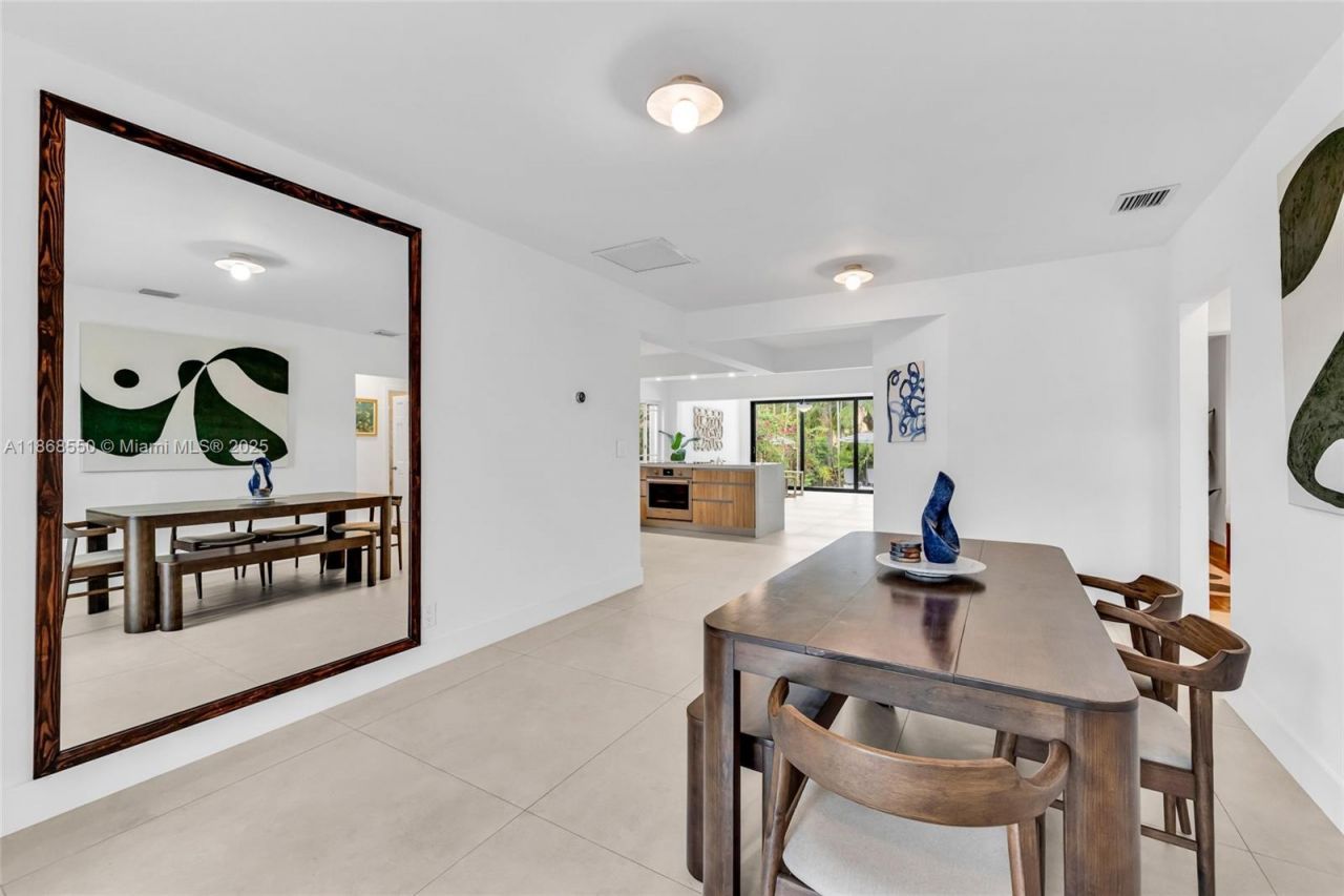 141 SW 23rd Rd, Miami, FL 33129 Photo