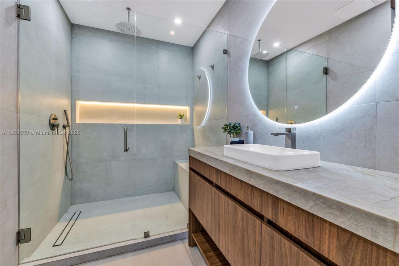 141 SW 23rd Rd, Miami, FL 33129 Photo